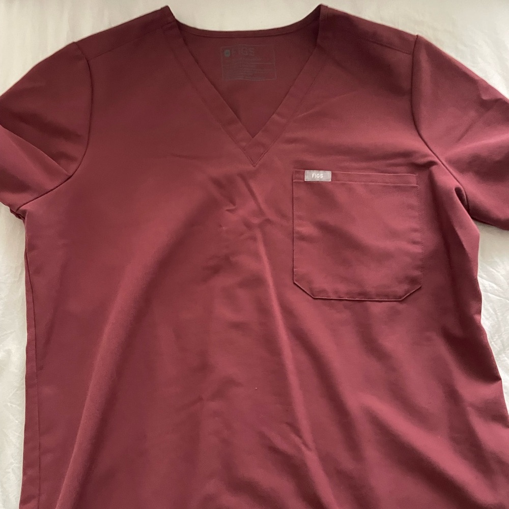 Figs scrub top